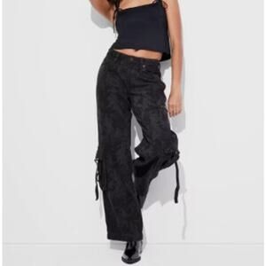 Wild Fable Low Rise Baggy Cargo Camo Pant in Black Wash - Size 00/R - Preowned